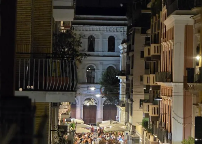 Attico Imperiale - In Centro, Tra Stazione E Vecchia Bari