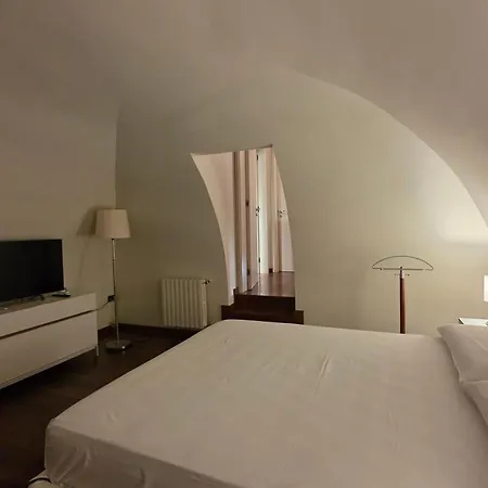 Attico Imperiale - In Centro, Tra Stazione E Vecchia Appartement