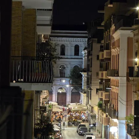 Attico Imperiale - In Centro, Tra Stazione E Vecchia Bari